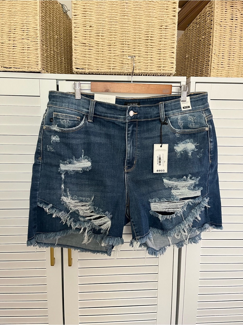 Judy Blue Distressed Mid/Dark Blue Denim Shorts New With Tags